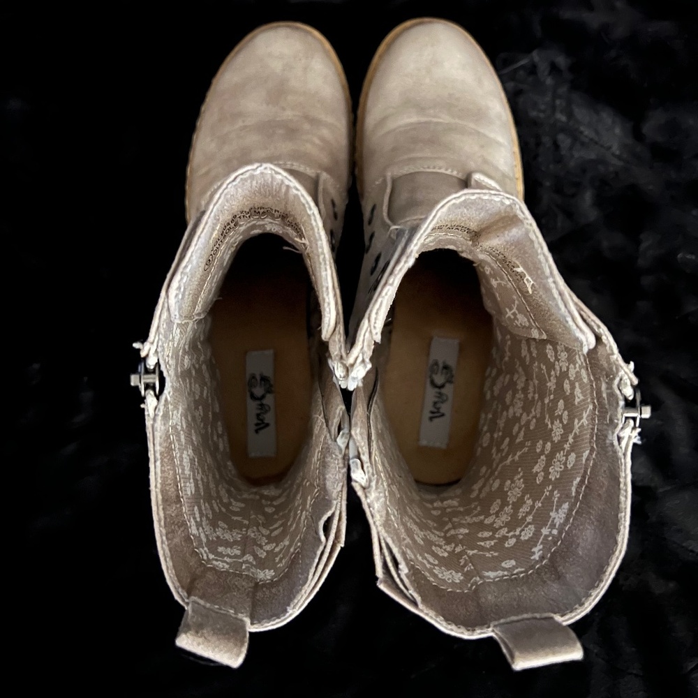 Never worn!!!! Very G, Whitely Ankle Boots